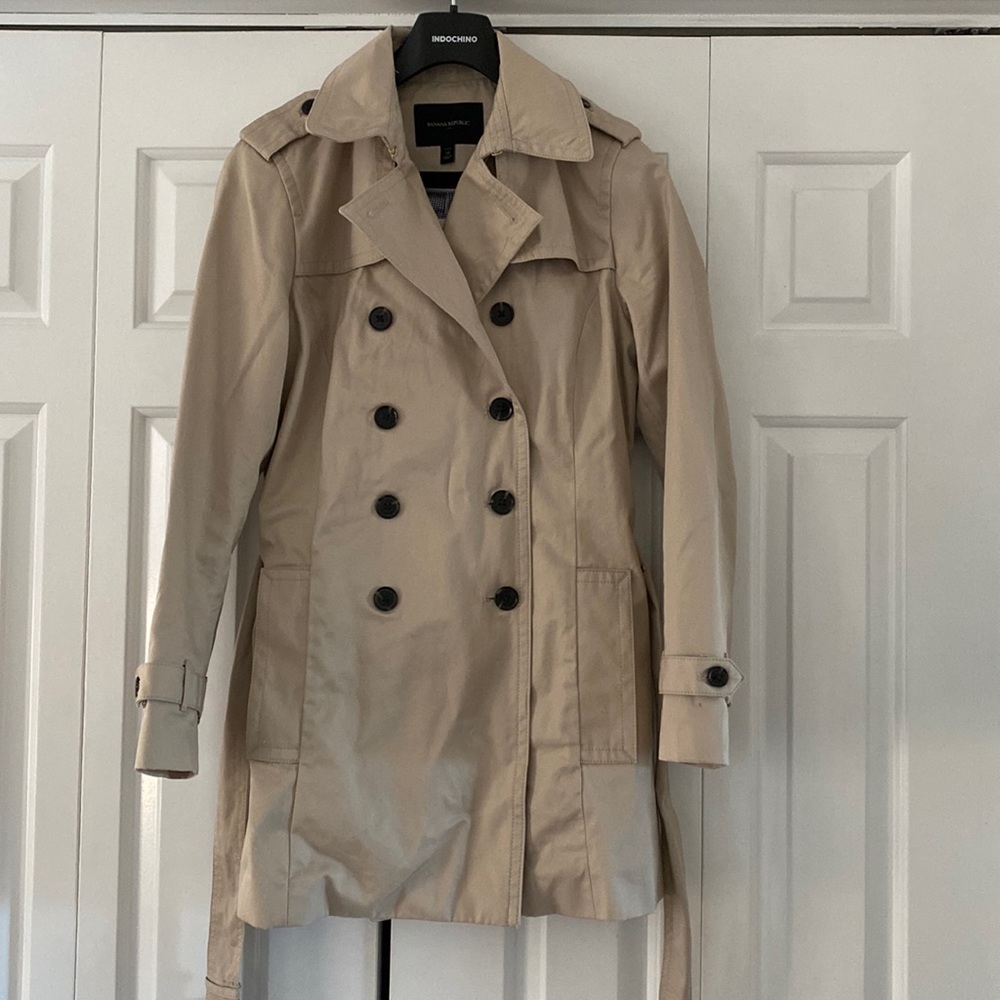 NWT, Banana Republic tan trench coat, size MP